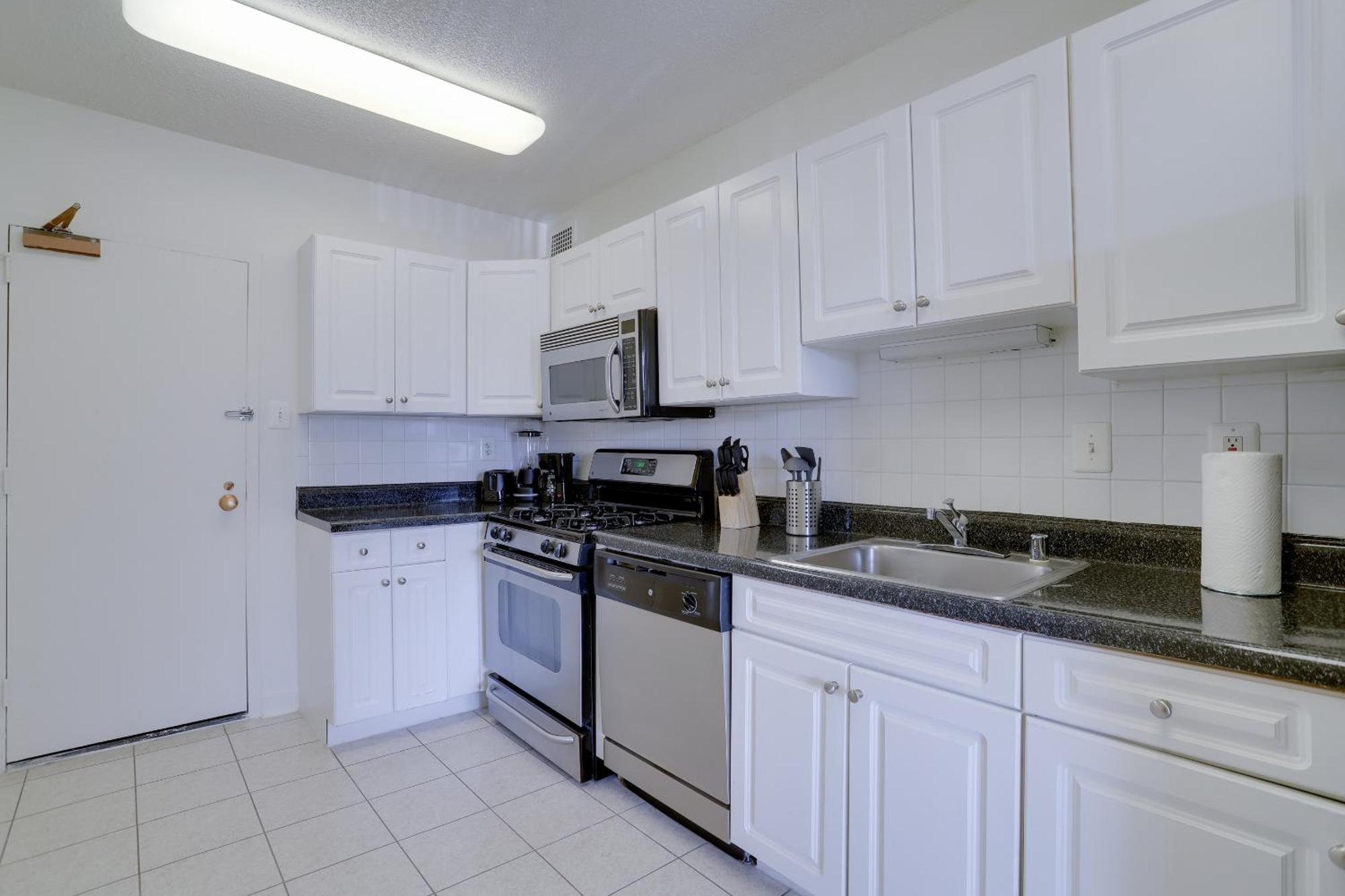 Spacious 2 Bedrooms Apt @Crystal City With Gym Арлингтън Екстериор снимка