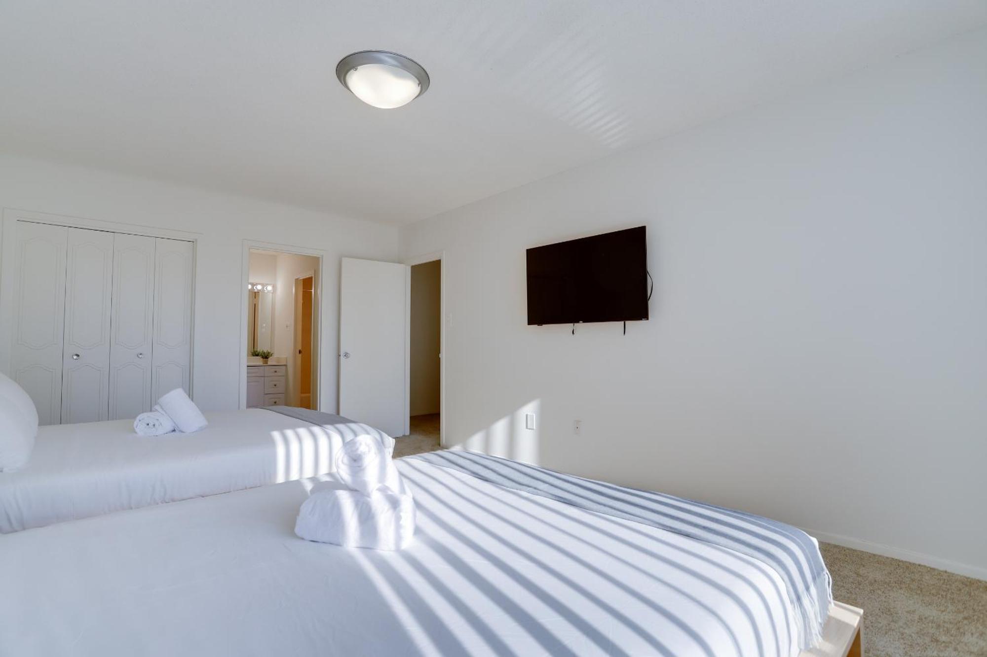 Spacious 2 Bedrooms Apt @Crystal City With Gym Арлингтън Екстериор снимка