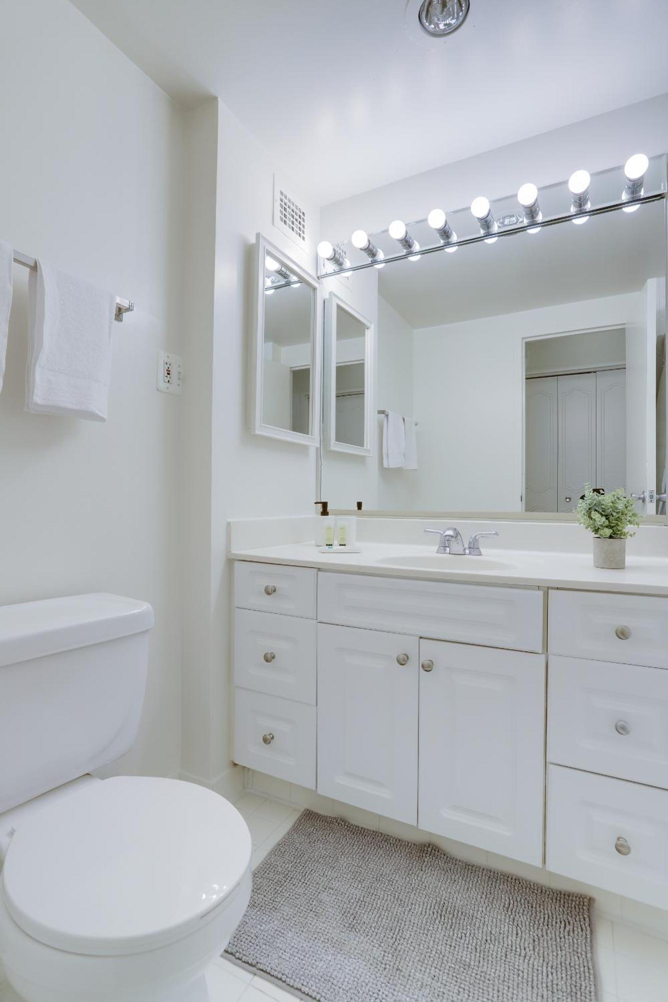 Spacious 2 Bedrooms Apt @Crystal City With Gym Арлингтън Екстериор снимка