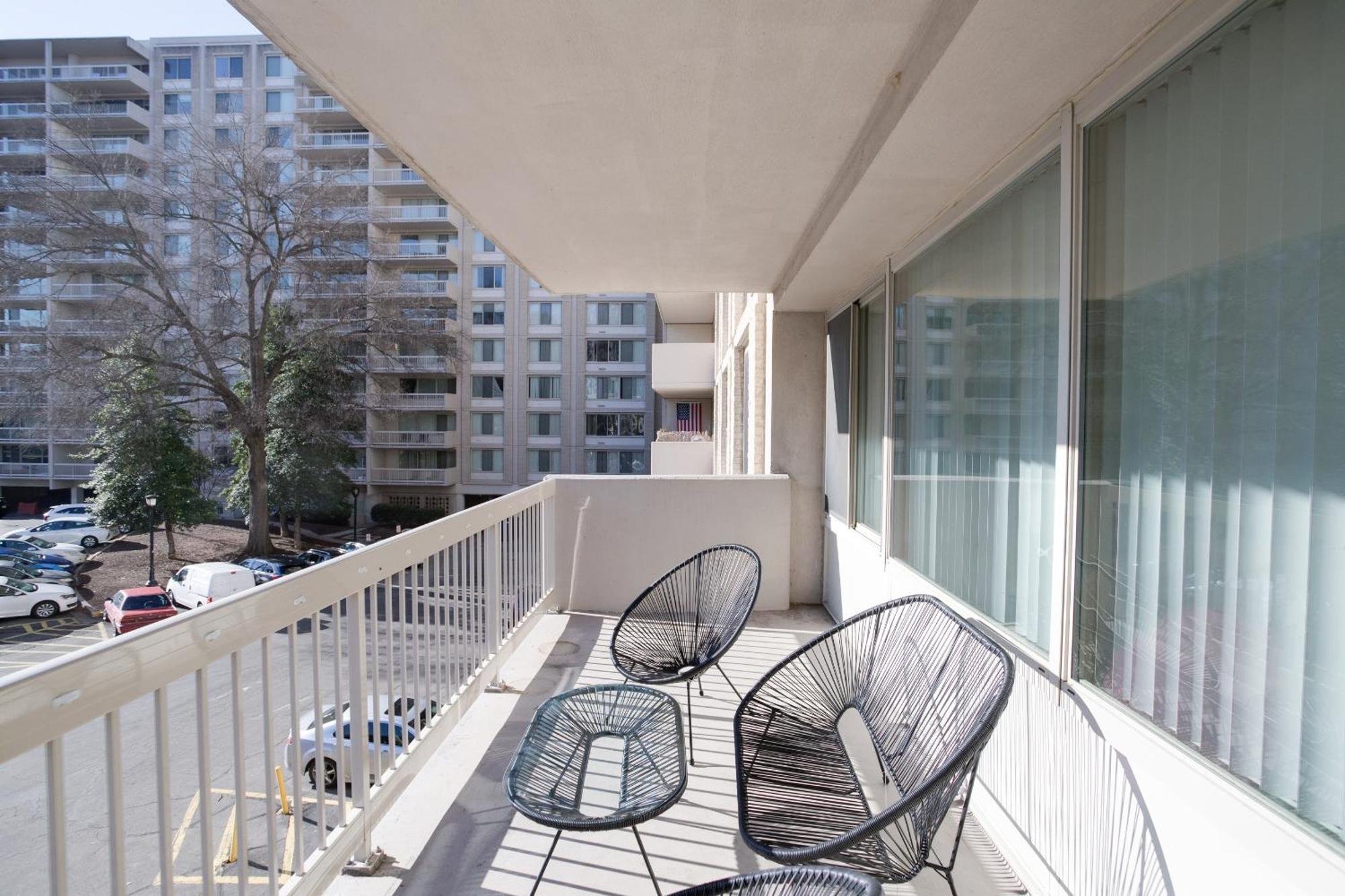 Spacious 2 Bedrooms Apt @Crystal City With Gym Арлингтън Екстериор снимка