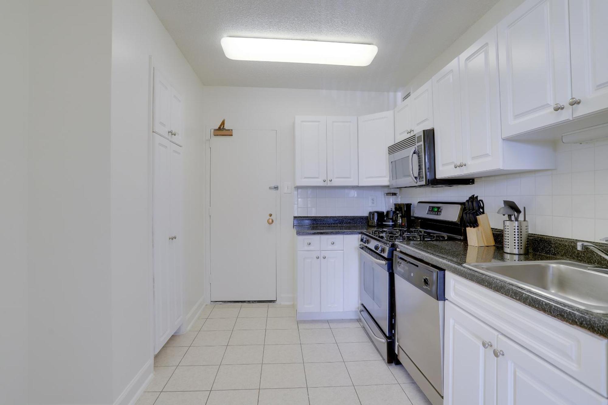 Spacious 2 Bedrooms Apt @Crystal City With Gym Арлингтън Екстериор снимка